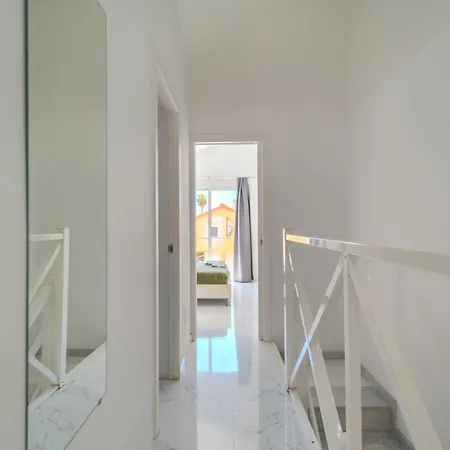 2 Bedrooms Altamar En Playa De Americas 아로나