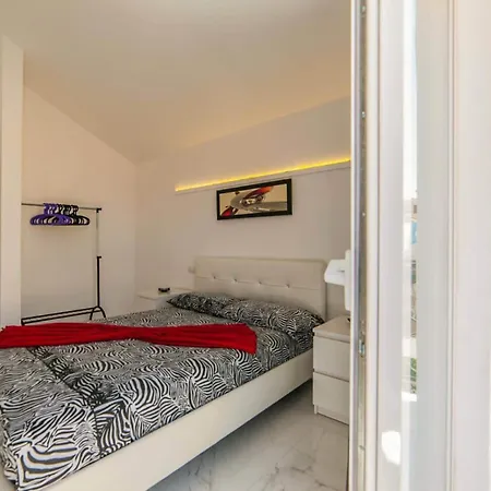 Apartamento 2 Bedrooms Altamar En Playa De Americas