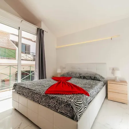 2 Bedrooms Altamar En Playa De Americas *