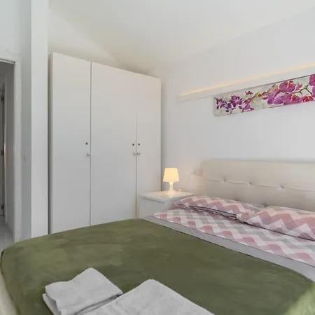 2 Bedrooms Altamar En Playa De Americas *