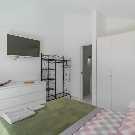 2 Bedrooms Altamar En Playa De Americas 아로나